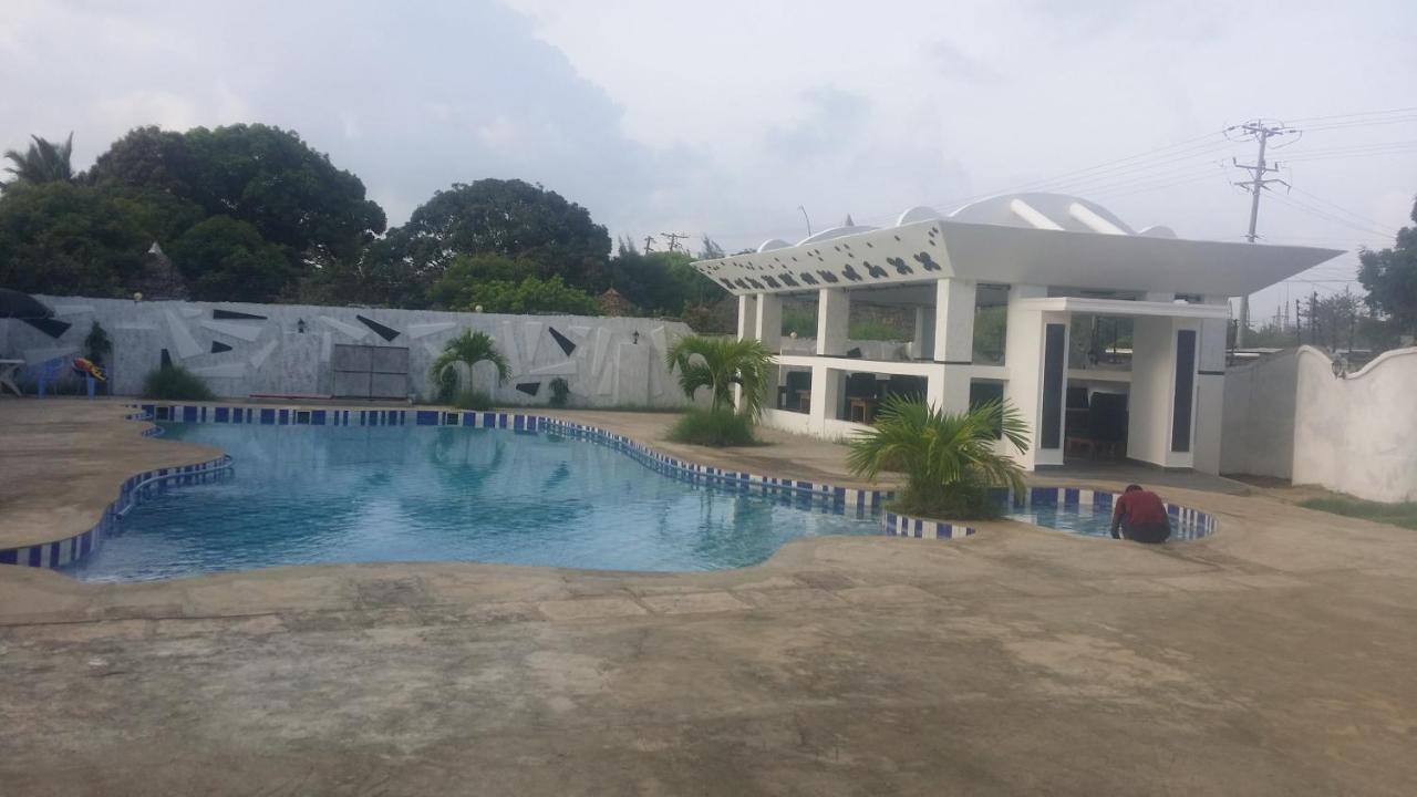 Peacock Park Hotel 우쿤다 외부 사진